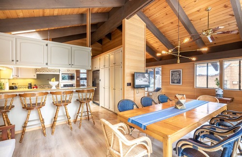 Truckee House | Beautiful 4-Bedroom Contemporary Mountain Home in Northstar by RedAwning Save 10% on 3 Nights, 15% on 5 Nights!