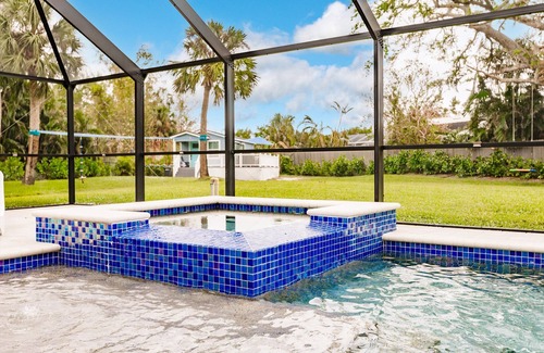 Nokomis House | Beautiful 4-bedroom House in Charming Location - Heated Pool - Near Beach