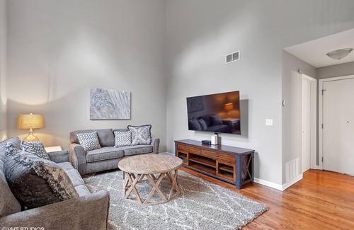 Fox Valley House | Beautiful 4 Bedroom House - Close to Everything - Naperville
