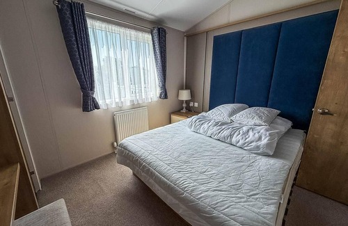 Hunstanton Cabin | Beautiful 4 berth lodge with decking at Manor Park in Hunstanton ref 23038C