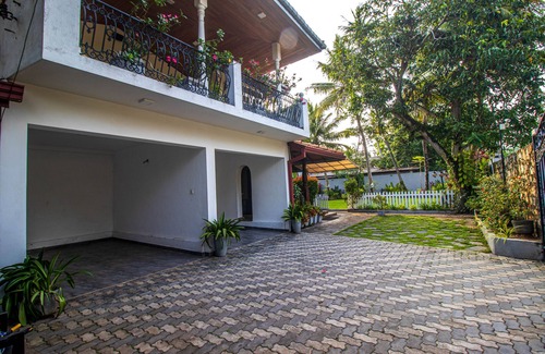 Rathmalana House | Beautiful 4BR+4BA Family Villa with Balcony & Garden