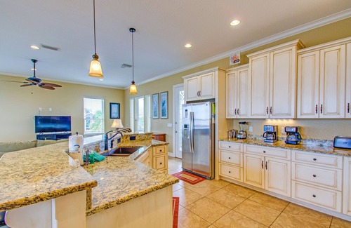 Villa Primera House | Beautiful 5-bdrm, 4.5-bath home - within easy walking distance to everything!