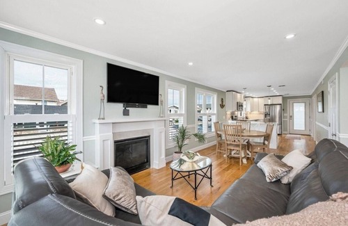 Seabrook House | Beautiful 5-bedroom house Steps to Seabrook beach!