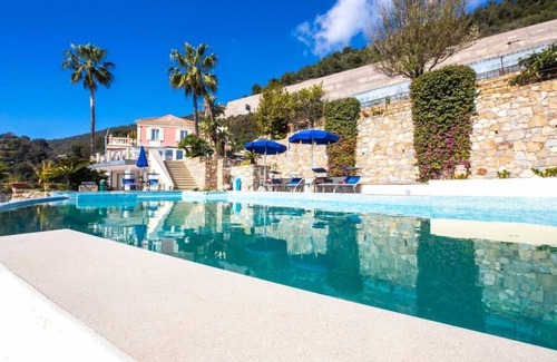 Ospedaletti Villa | Beautiful 8 bedroom Villa overlooking the Ligurian sea