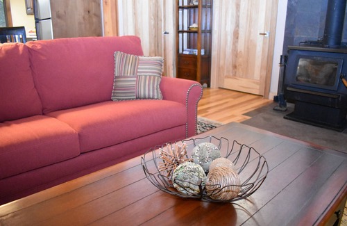 Cooper Landing House | Beautiful Alaska Vacation Home Steps from Kenai River (Lynx Cottage)