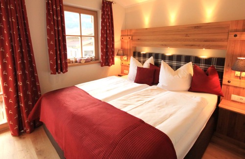 Niedernsill Ski Chalet | Beautiful Alpine Chalet in great location - large skiareas and glacier nearby