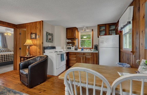 South Haven Cottage | Beautiful and Clean 2 Bedroom Cottage on Clearwater Lake