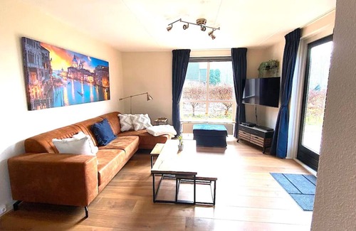 Ewijk House | Beautiful and Peaceful Villa Lakehouse | Danny Danau