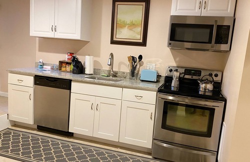 Bloomingdale Apartment | Beautiful and Spacious Apartment in Bloomingdale