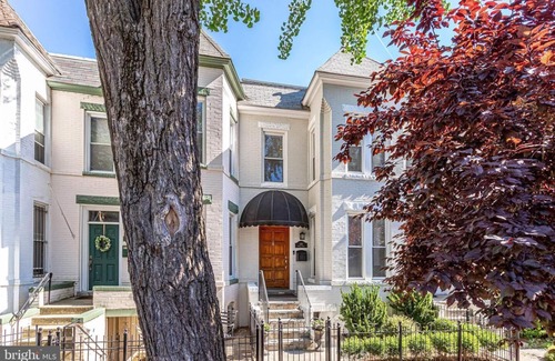 Bloomingdale Apartment | Beautiful and Spacious Apartment in Bloomingdale