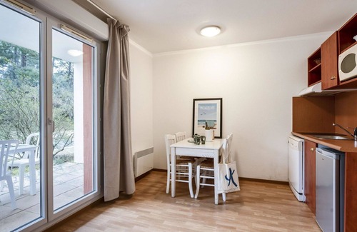 Le Verdon-sur-Mer Apartment | Beautiful apartment for 4 people with pool, WIFI, TV, terrace and pets allowed