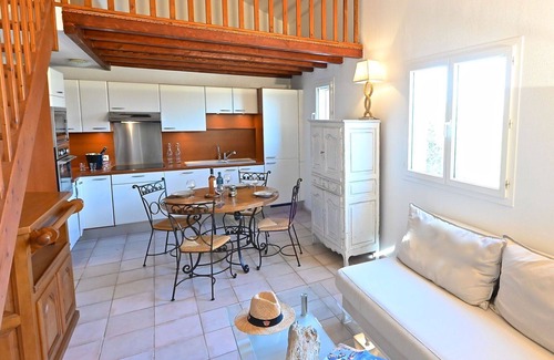 La Rouviere Apartment | Beautiful apartment for 4 guests with WIFI, pool, A/C, TV and patio