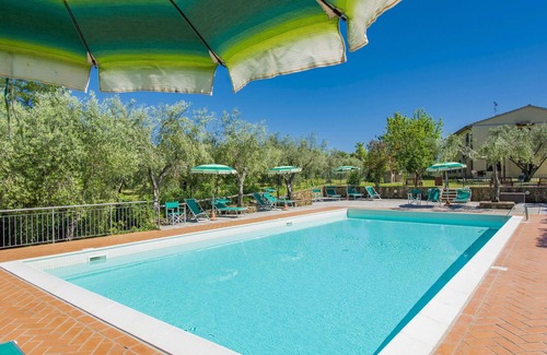 Casale Marittimo Apartment | Beautiful apartment for 6 people with pool, WIFI, TV, patio and pets allowed