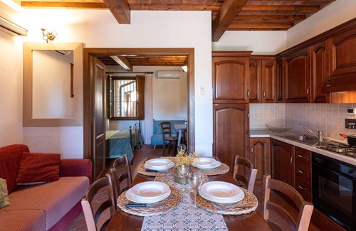 La Pesta House | Beautiful apartment in villa for 2 people with A/C, WIFI, TV, terrace and pets allowed