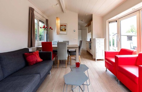 Municipality of Noordwijk House | Beautiful apartment in villa for 5 people with WIFI, pool, TV and terrace