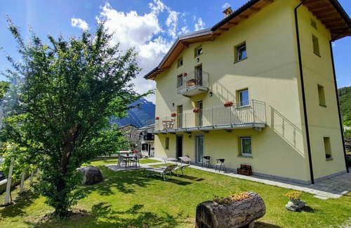 Novate Mezzola Apartment | Beautiful apartment for 5 people with WIFI, TV and balcony