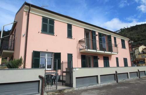 Sestri Levante Apartment | Beautiful apartment for 5 people with A/C, WIFI, TV, patio and pets allowed