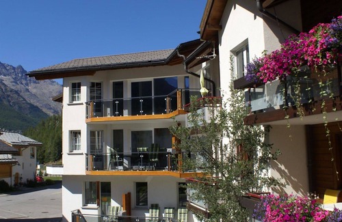 Saas Almagell Apartment | Beautiful apartment for 3 guests with WIFI, hot tub, TV and balcony
