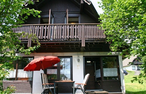 Frankenau House | Beautiful apartment in villa for 4 guests with WIFI, TV, terrace and pets allowed