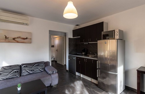 Favone Apartment | Beautiful apartment for 6 guests with WIFI, pool, A/C, TV, terrace and pets allowed