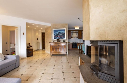 Riva di Solto Apartment | Beautiful apartment for 5 people with hot tub, WIFI, TV, patio and pets allowed