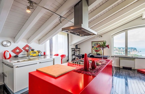 Albisola Superiore Apartment | Beautiful apartment for 6 people with WIFI, pool, TV, patio and pets allowed
