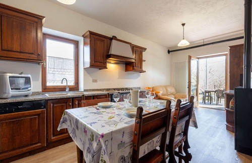 Fenis Apartment | Beautiful apartment for 4 people with pool, WIFI, TV, terrace and pets allowed