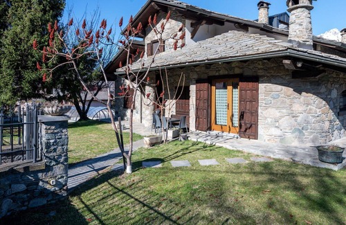 Fenis Apartment | Beautiful apartment for 4 people with pool, WIFI, TV, terrace and pets allowed
