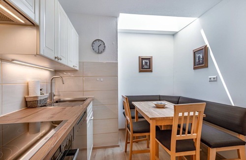 Sankt Urban Apartment | Beautiful apartment for 6 guests with WIFI, terrace and panoramic view