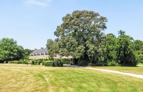 Pleherel-Plage-Vieux-Bourg House | Beautiful apartment in villa for 4 guests with WIFI, TV, terrace and pets allowed