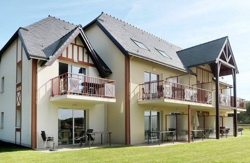 Frehel Apartment | Beautiful apartment for 4 people with WIFI, pool, TV, terrace and pets allowed