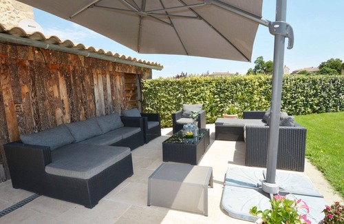 Saint-Denis Apartment | Beautiful apartment for 6 people with WIFI, pool, TV and terrace
