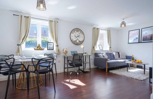 Northampton Condo | Beautiful Apartment - Free Parking, Wifi, SmartTV
