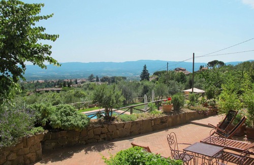 Pian di Sco House | Beautiful apartment in villa for 4 people with WIFI, pool, TV and terrace