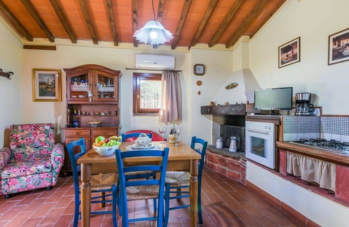San Miniato Villa | Beautiful apartment in villa for 2 guests with A/C, pool, TV, patio and pets allowed