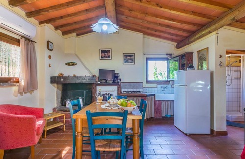San Miniato Villa | Beautiful apartment in villa for 2 guests with A/C, pool, TV, patio and pets allowed