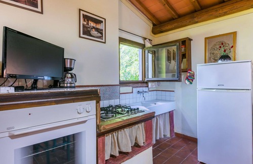 San Miniato Villa | Beautiful apartment in villa for 2 guests with A/C, pool, TV, patio and pets allowed