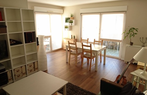 Miroir - Batignolles Apartment | BEAUTIFUL APARTMENT 50m2 - PRIVATE PARKING - WIFI - NEAR SOUTH STATION