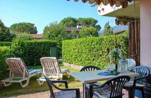 Caslano Apartment | Beautiful apartment for 4 guests with pool, WIFI, TV, patio and pets allowed