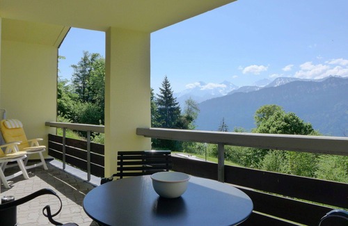 Beatenberg Apartment | Beautiful apartment for 6 people with WIFI, pool, TV, terrace and pets allowed