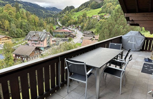 Zweisimmen Apartment | Beautiful apartment for 7 guests with WIFI and balcony