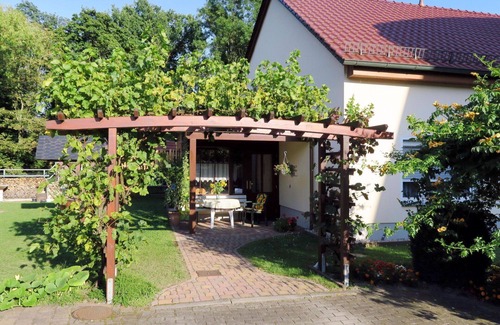 Eilenburg Apartment | Beautiful apartment for 3 guests with WIFI, TV, patio and pets allowed