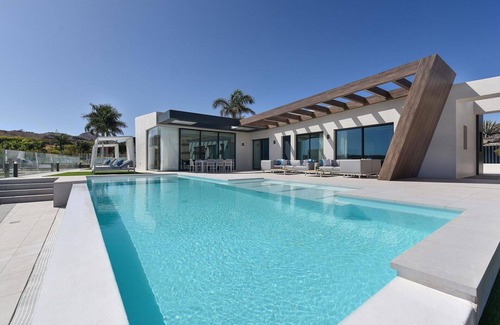 Salobre Villa | Beautiful apartment in villa with WIFI, private pool, A/C, TV, terrace and pets allowed