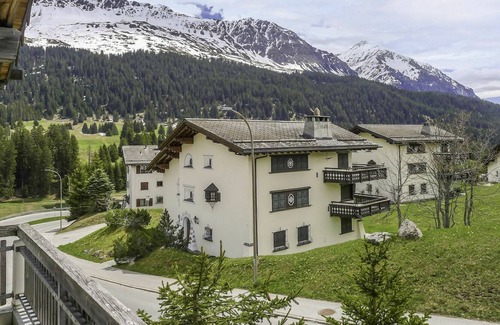 Valbella Apartment | Beautiful apartment for 4 people with WIFI, TV, balcony, pets allowed, panoramic view and parking