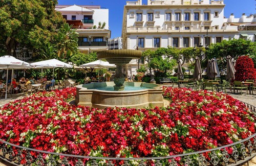 Urbanizacion Puerto de Estepona Apartment | Beautiful apartment for 6 guests with A/C, WIFI, hot tub, pool, TV, terrace and parking
