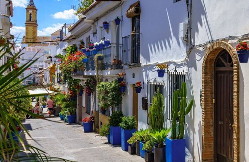 Urbanizacion Puerto de Estepona Apartment | Beautiful apartment for 6 guests with A/C, WIFI, hot tub, pool, TV, terrace and parking