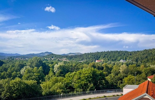 Postojna Apartment | Beautiful apartment for 4 guests with WIFI, A/C, TV and panoramic view