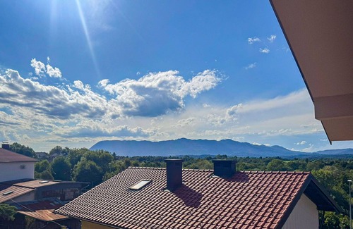 Postojna Apartment | Beautiful apartment for 4 guests with WIFI, A/C, TV and panoramic view