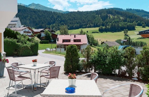 Fendels Apartment | Beautiful apartment for 4 guests with WIFI, TV, terrace, pets allowed and parking
