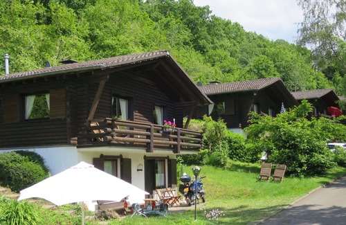 Schoenecken Apartment | Beautiful apartment for 4 guests with WIFI, TV, patio and pets allowed